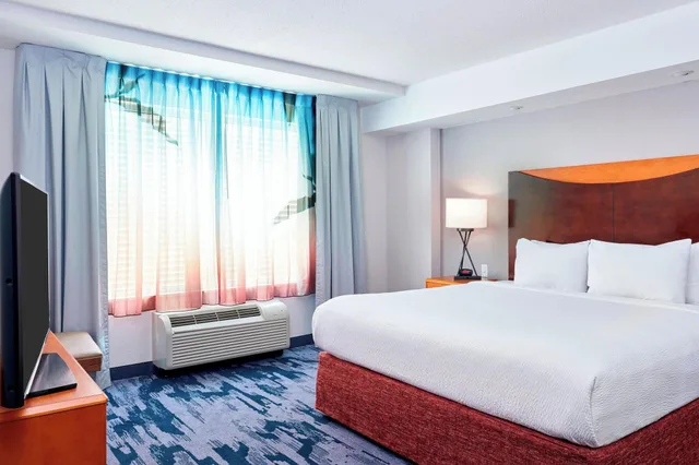 Suite, King Bed, Fairfield Inn And Suites Indianapolis Downtown 1/7