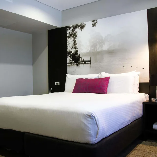 جناح سوبيريور بسرير كينج بغرفتي نوم، Mercure Tamworth 2/8