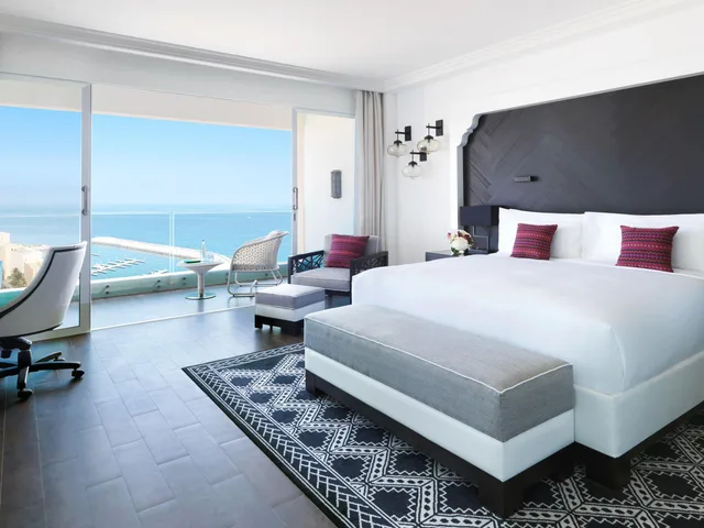 غرفة ديلوكس بسريرين مزدوجين بإطلالة على البحر، Fairmont Fujairah Beach Resort 3/5