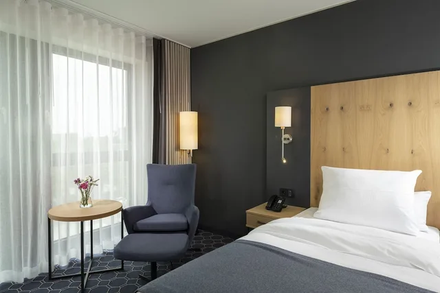 Comfort, Double Bed, Maritim Hotel Ingolstadt 2/4