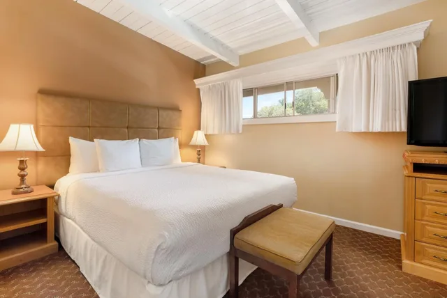 شقة بسرير كينج بغرفة نوم واحدة مع أريكة، Best Western Plus Santa Barbara 2/4
