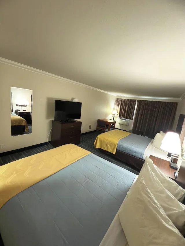 غرفة فاخرة بسريرين كوين بإطلالة على البحر مع أريكة، Coratel Inn and Suites By Jasper Ocean Shores 4/7