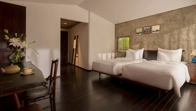 Serene Corner Balcony Twin Room، The Myst Dong Khoi 7/10
