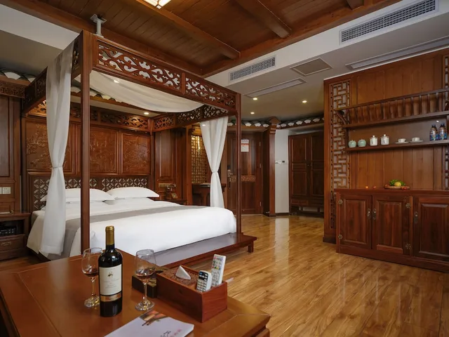 غرفة بسرير كينج بإطلالة على البحيرة، Lee's Boutique Resort 2/2