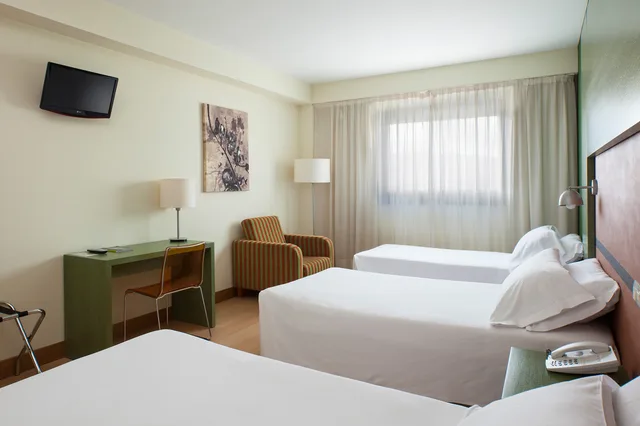 غرفة قياسية ثلاثية، Hotel Naval Sestao 1/3