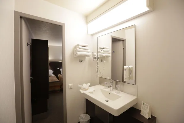 غرفة رباعية، Hotel Au Petit Caporal 8/9