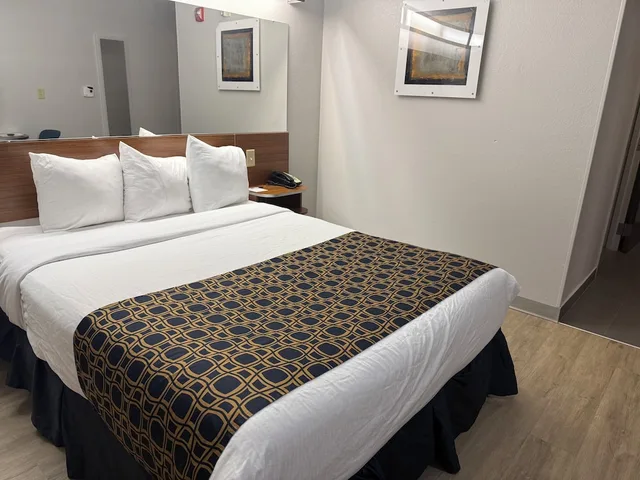 غرفة قياسية بسرير كوين، Microtel Inn & Suites By Wyndham Dickson City/Scranton 2/6