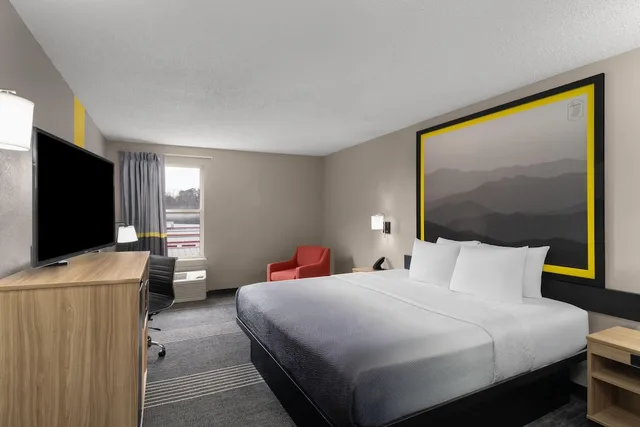 غرفة بسرير كينج، Super 8 by Wyndham Chattanooga East/Hamilton Place 3/7