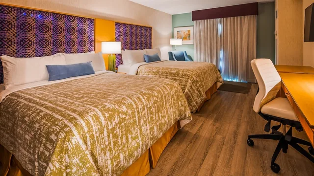 غرفة قياسية بسريرين كوين، Best Western Premier Toronto Airport Carlingview Hotel 1/4