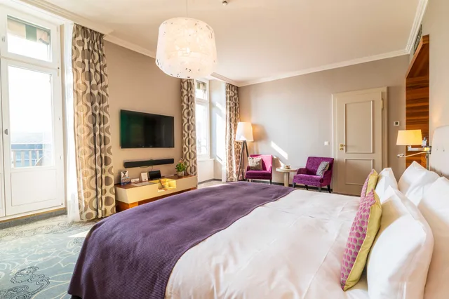 Room, Twin Beds, Lake View, Schweizerhof 2/8