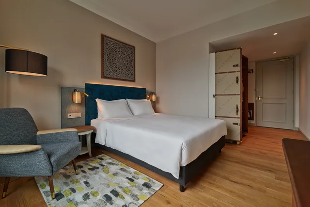غرفة بسرير كوين، voco The Hague 2/5