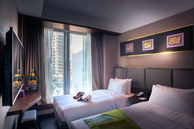 Superior, Twin Beds, Soravit on Granville 1/2