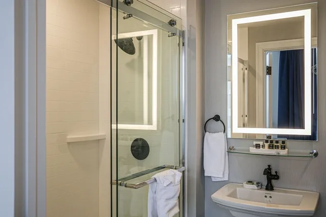 غرفة بسرير كينج مع أريكة، Blu Tique Hotel 4/6