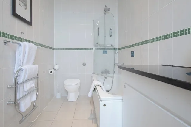 Feature, Superior, Double Bed, with View، Bournemouth East Cliff by Belvilla 9/10