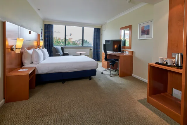 غرفة بسرير مزدوج لذوي الإعاقة، Holiday Inn London - Bloomsbury by IHG 1/5