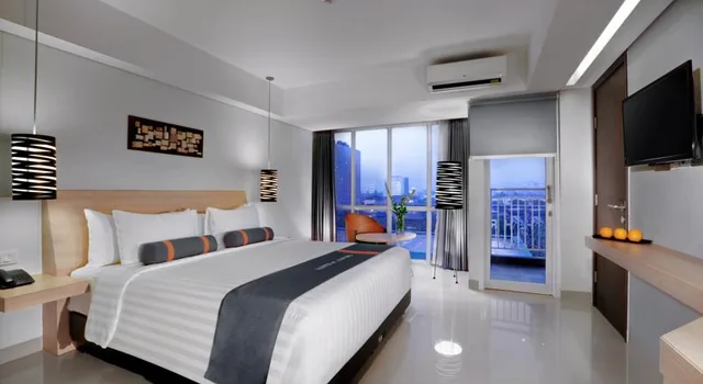 Suite, Harper MT Haryono by ASTON 1/3