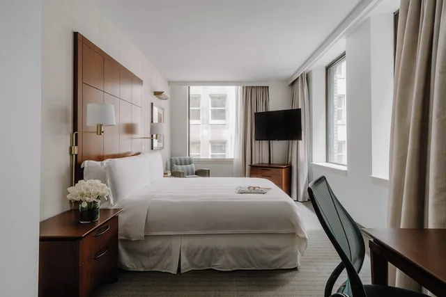 غرفة قياسية بسرير كينج، Club Quarters Central Loop 2/6