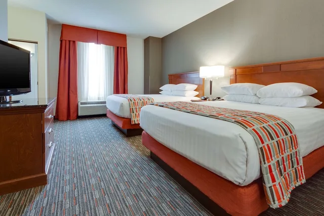 2 Rooms, Suite, 2 Queen Beds, Sofa, Large, Drury Inn and Suites St Louis O Fallon IL 2/4