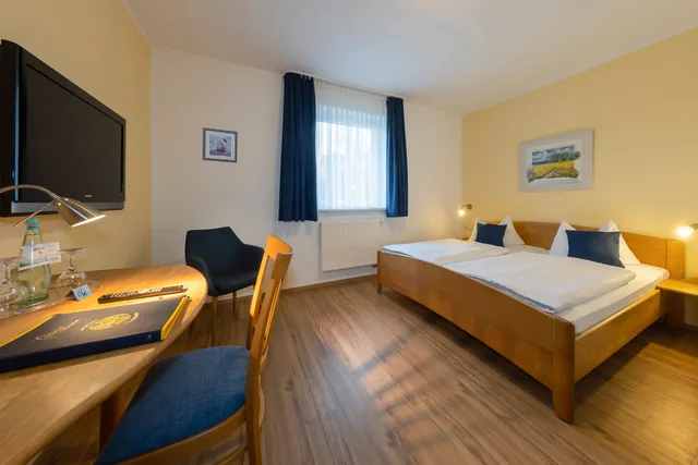 غرفة قياسية بسرير كينج، Land gut Hotel Hermann 1/4