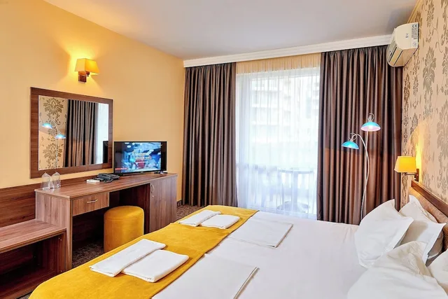 غرفة بسريرين منفصلين مع أريكة، Hotel Forum 1/10