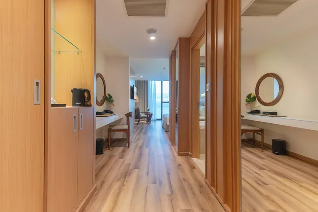 غرفة متصلة عائلية بسرير كينج وسريرين منفصلين بإطلالة على البحر، Starcity Bayfront Nha Trang Hotel 10/10