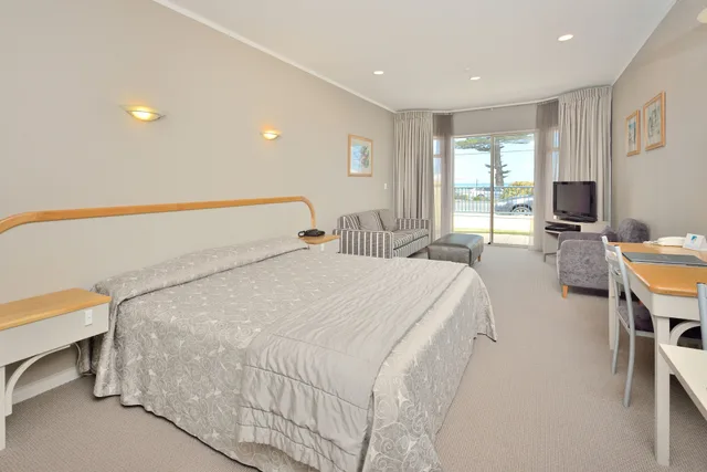 جناح بسرير مزدوج وسريرين منفصلين بغرفة نوم واحدة لذوي الإعاقة، Shoreline Motel 1/1