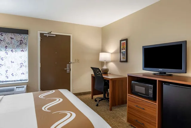 غرفة بسرير كينج لذوي الإعاقة، Quality Inn Placentia Anaheim Fullerton 2/4