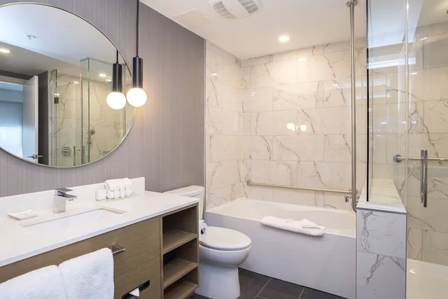 جناح بسرير كينج مع أريكة بمطبخ، Sandman Signature Sherwood Park Hotel 4/4