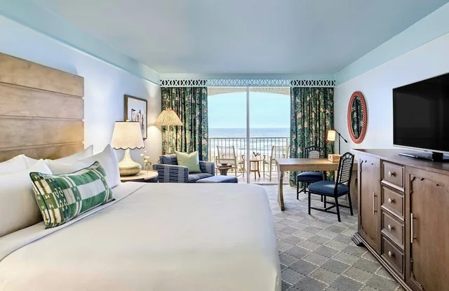 غرفة بريميير بسرير كينج بإطلالة على المسبح والبحر، Omni Amelia Island Plantation Resort 2/10