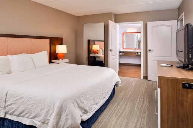 جناح بسرير كينج لذوي الإعاقة، Hampton Inn By Hilton Emporia 1/9