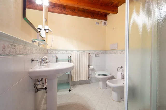 لوفت كلاسيكي بسريرين كوين بإطلالة على الحديقة مع أريكة، Domina Borgo Degli Ulivi 6/6