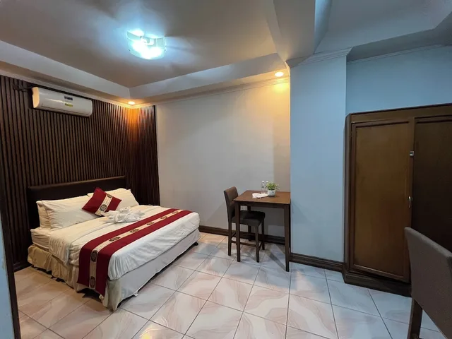 Premium, Queen Bed, Rossa Hotel 3/10