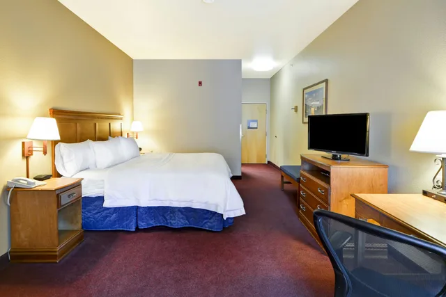 Study, King Bed, Sofa، Hampton Inn Bozeman Mt 4/4
