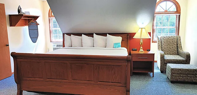 Carriage House, King Bed, Sofa، Berlin Heritage Inn 2/10