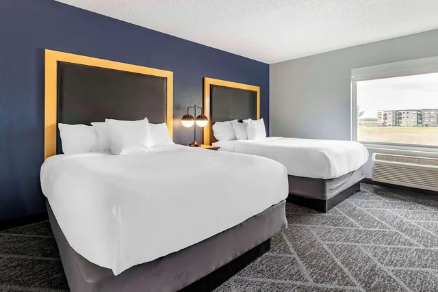 جناح بسريرين كوين مع أريكة لذوي الإعاقة، Cambria Hotel Minneapolis Maple Grove 3/4