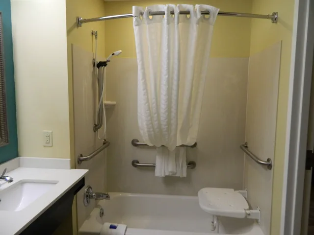 غرفة قياسية بسرير كينج لذوي الإعاقة، Best Western Plus Harrisburg Mechanicsburg 3/3