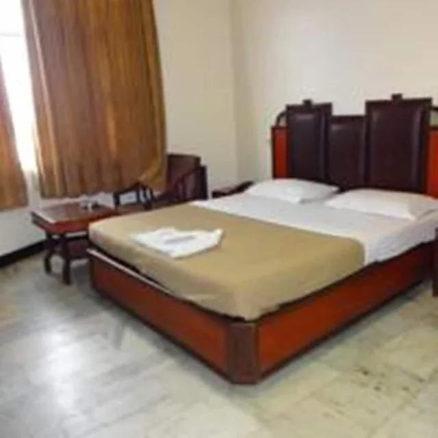 غرفة قياسية بسرير مزدوج، Hotel Naveen 1/3