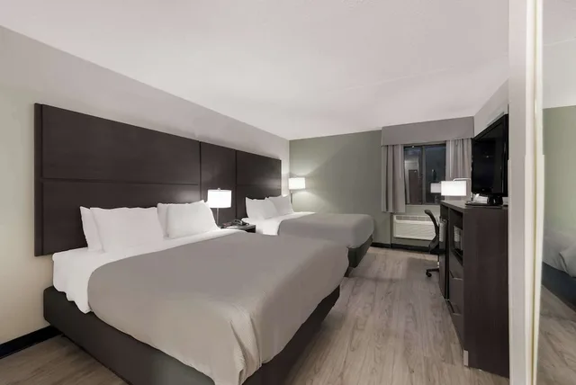 غرفة قياسية بسريرين كوين، Quality Inn Merriam Kansas City 2/10