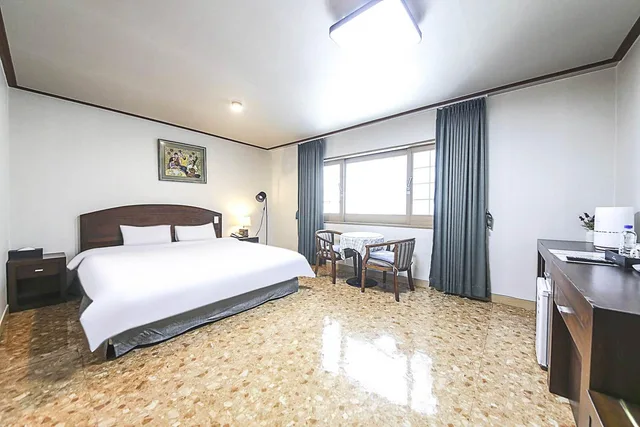 غرفة قياسية بسرير مزدوج، Jeju Golf Hotel 1/1