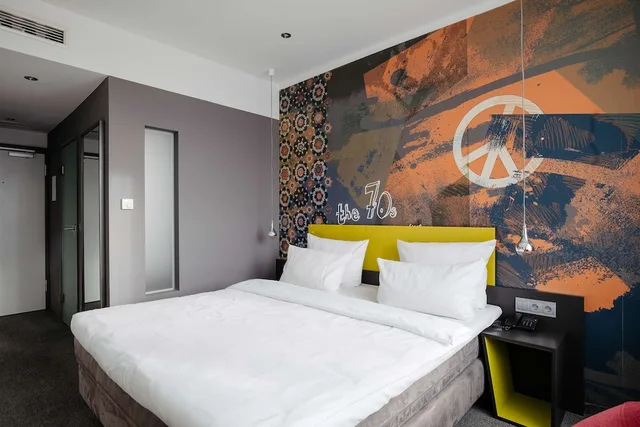 Standard, King Bed, Small, Hotel Berlin, Berlin, a member of Radisson Individuals 1/6