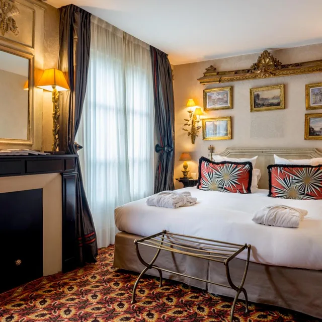 Deluxe, King Bed, Hotel Chateaubriand 1/10