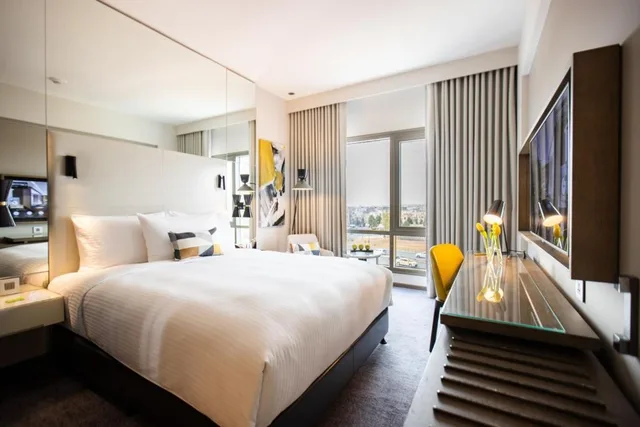 غرفة بسرير كوين، Centro Mada Amman by Rotana 1/2