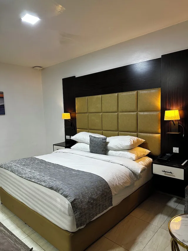 غرفة سوبيريور بسرير كينج، Rollace Hotel 1/8