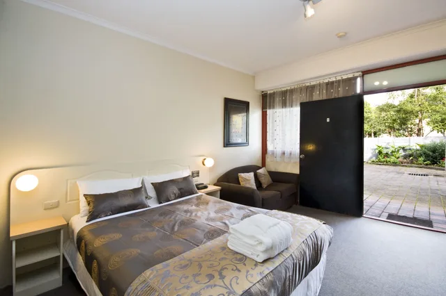 Spa, Deluxe, Queen Bed، Lorne Coachman 2/10