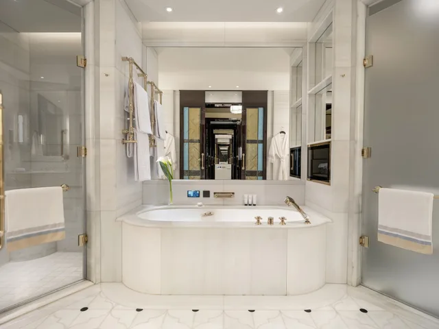 Grand, Bosphorus, Deluxe, 2 Double Beds, The Peninsula Istanbul 6/8