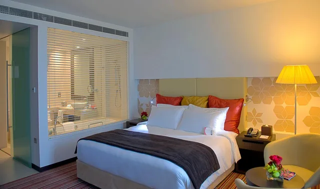 1 King Deluxe Plaza View Theme Park Access، Crowne Plaza Abu Dhabi Yas Island 1/8