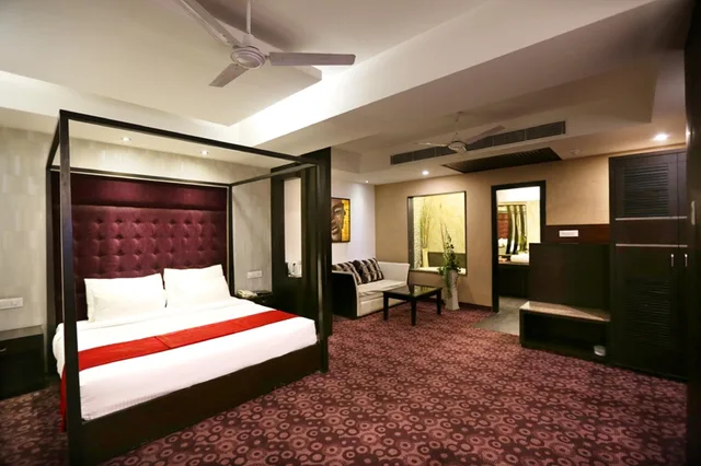 جناح فاخر، Hotel Oyster 1/1