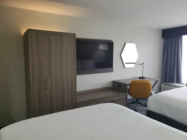 Standard, 2 Queen Beds, Accessible, Holiday Inn Express Atlanta-Kennesaw 3/6