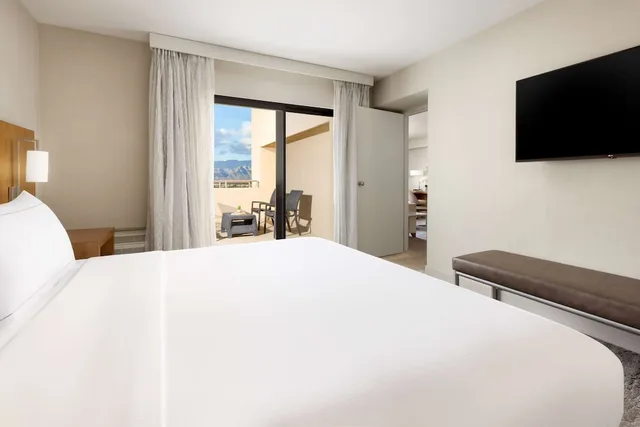 جناح بسرير كينج بشرفة، HILTON TUCSON EAST 2/5