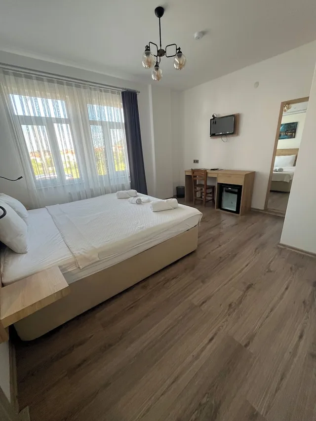 غرفة جونيور بسرير مزدوج بإطلالة على الفناء، Parli Hotel 5/10